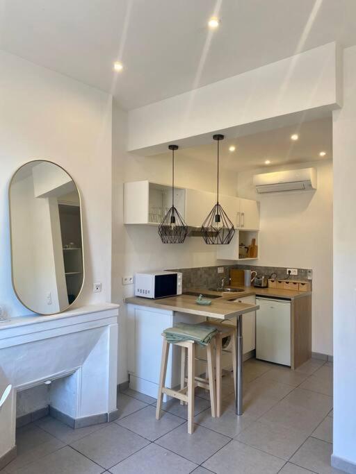 Joli Appartement Tres Proche De La Mer Marselha Exterior foto